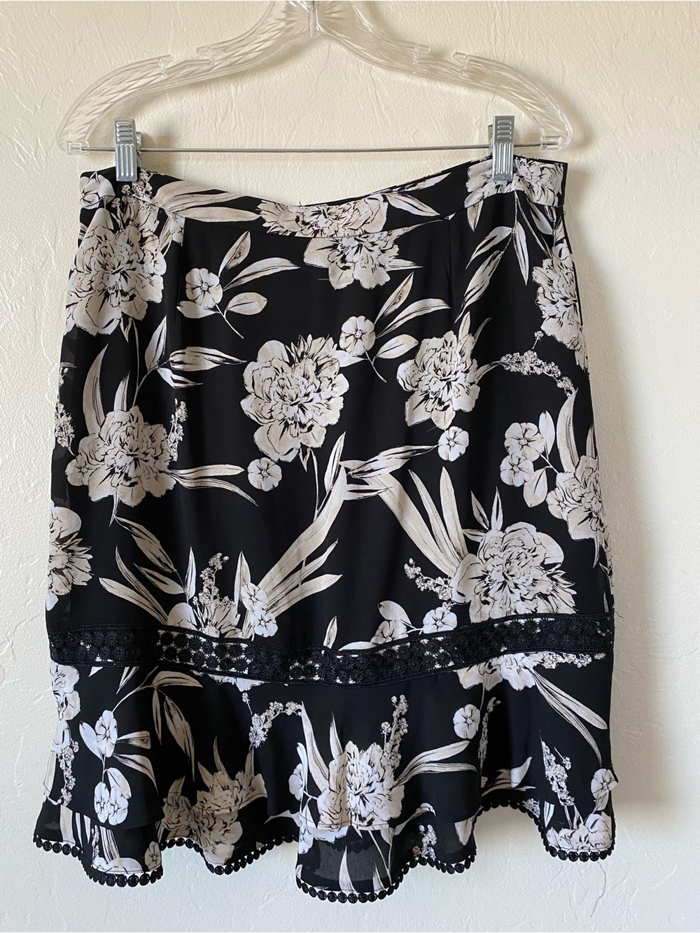 Karl Lagerfeld size 10 black cream floral tiered midi skirt